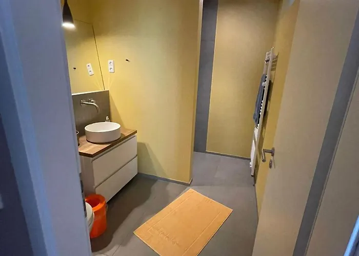 Modern Oasis Of Peace With Garden, Public Transport Appartement