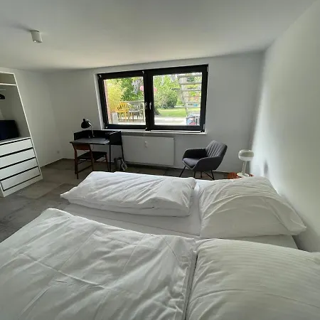 Modern Oasis Of Peace With Garden, Public Transport Apartman