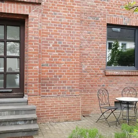 Modern Oasis Of Peace With Garden, Public Transport Apartment